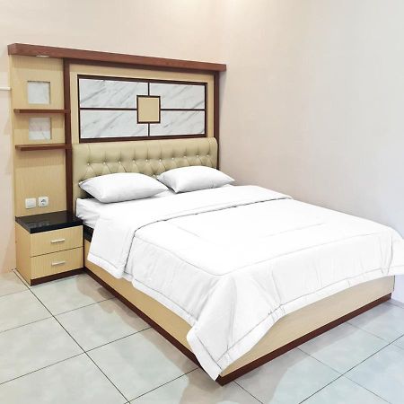מלון Reddoorz @ Jalan Nyai Enat Sampit מראה חיצוני תמונה